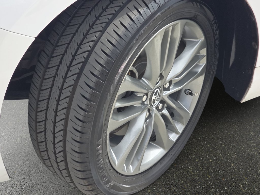 Used 2017  Toyota SE image 33