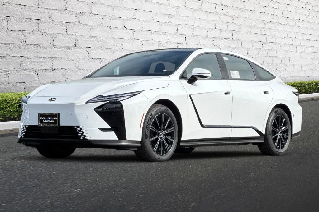 New 2026 Ultra White Lexus ES 350e PREMIUM image 8