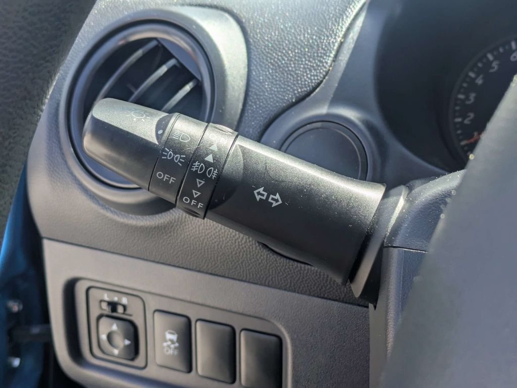 Used 2020 Black Mitsubishi ES image 25