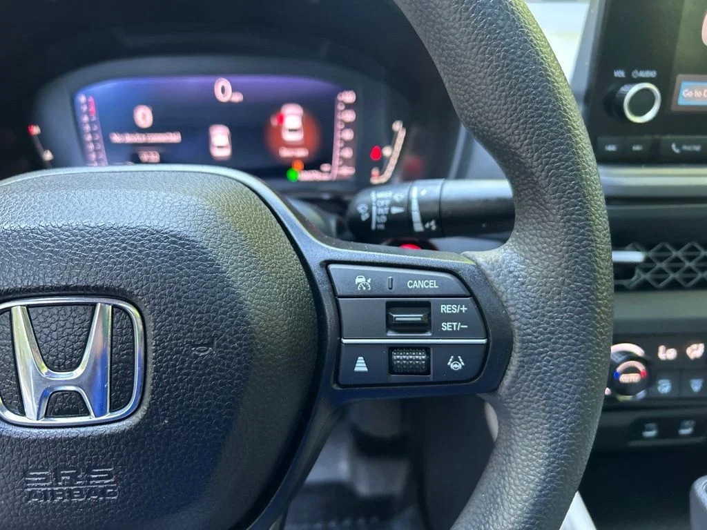 Used 2023 White Honda EX image 21