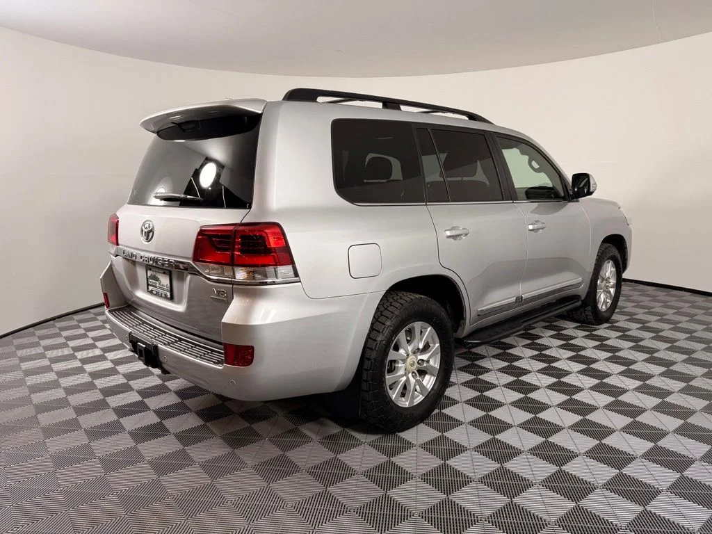 Used 2016 Silver Toyota Base image 13