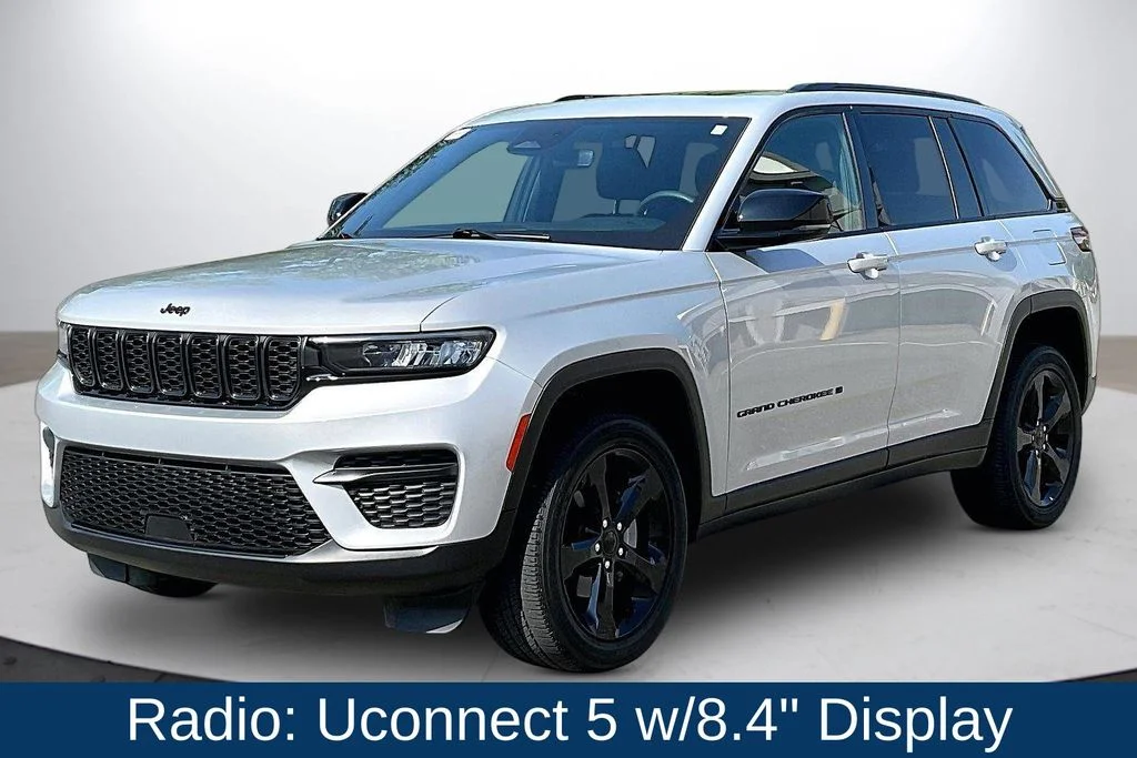 Certified Used 2023 Silver Jeep Altitude X image 4