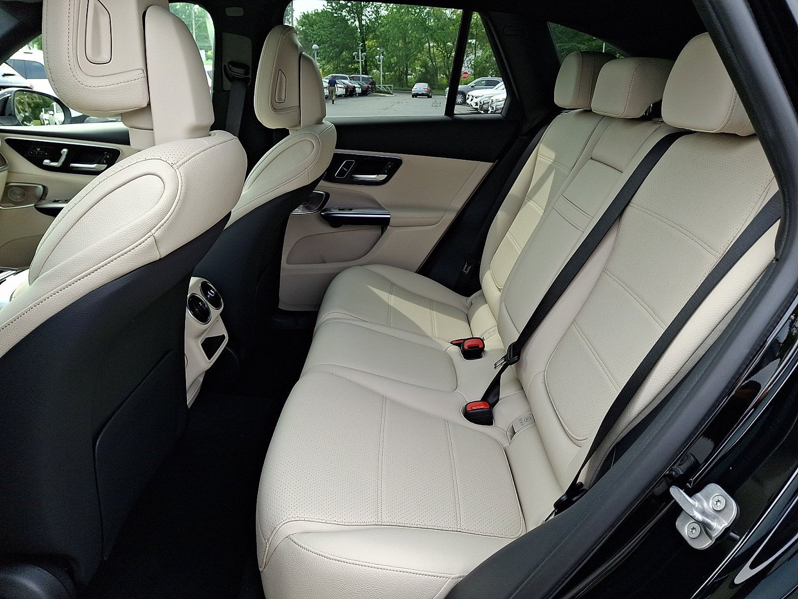 New 2026 Black Mercedes-Benz GLC 300 image 31