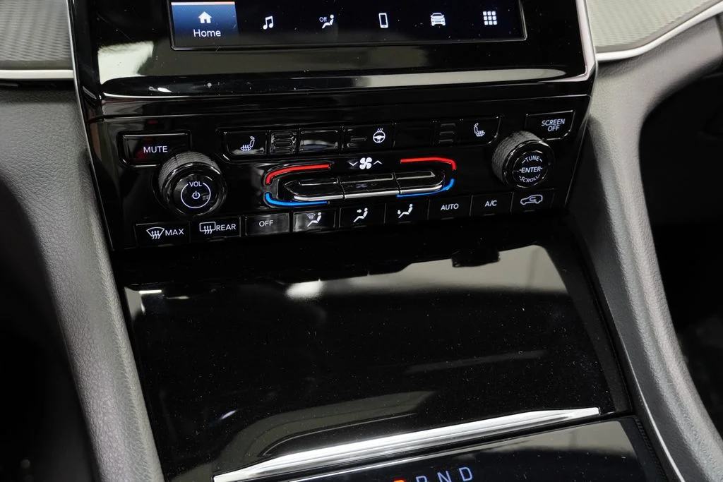 Used 2024 Silver Jeep Altitude X image 35