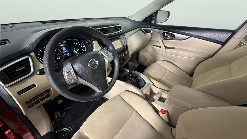 Used 2016 Red Nissan S image 18