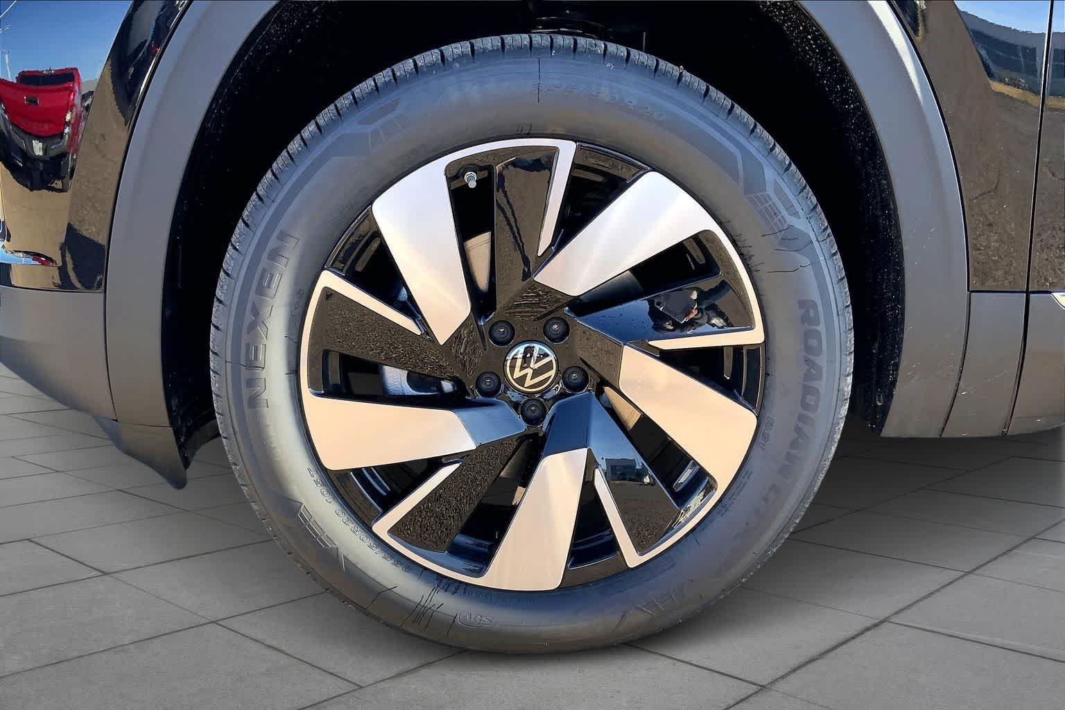 New 2026 Deep Black Pearl Volkswagen 2.0T SEL image 12