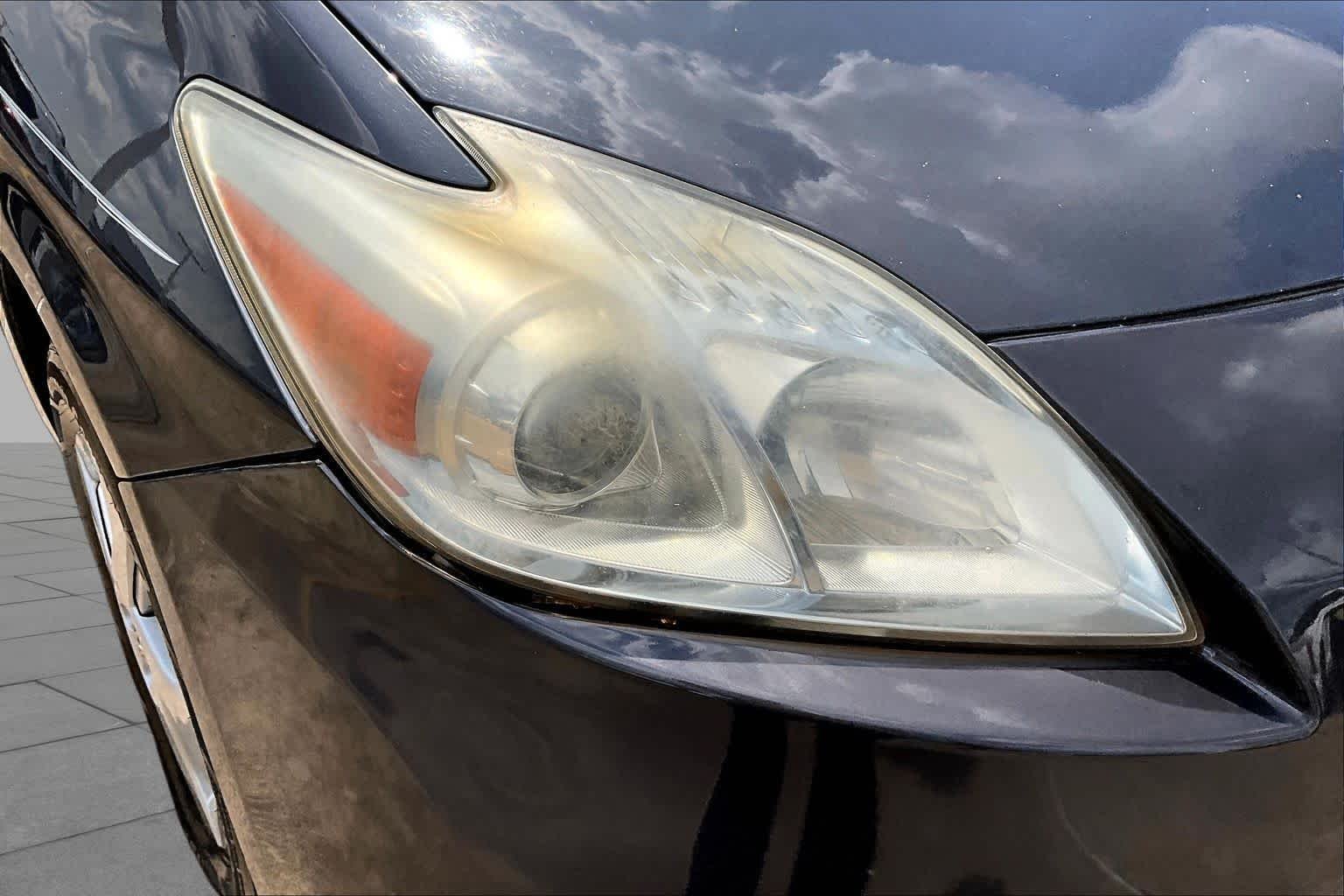Used 2011 Winter Gray Metallic Toyota III image 27