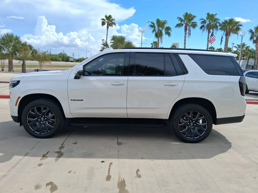 Used 2025 Iridescent Pearl Tricoat Chevrolet RST image 3