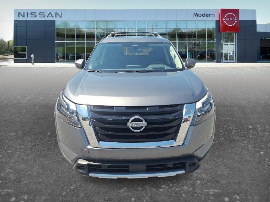 Used 2025 Gun Metallic Nissan Platinum image 2