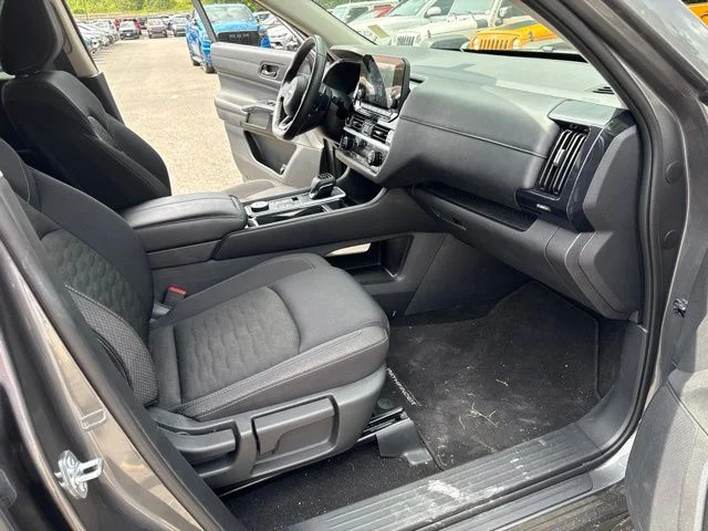 Used 2025 Gray Nissan SV image 27