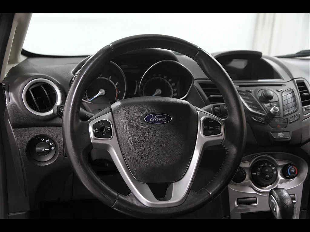 Used 2015 Magnetic Ford SE image 6