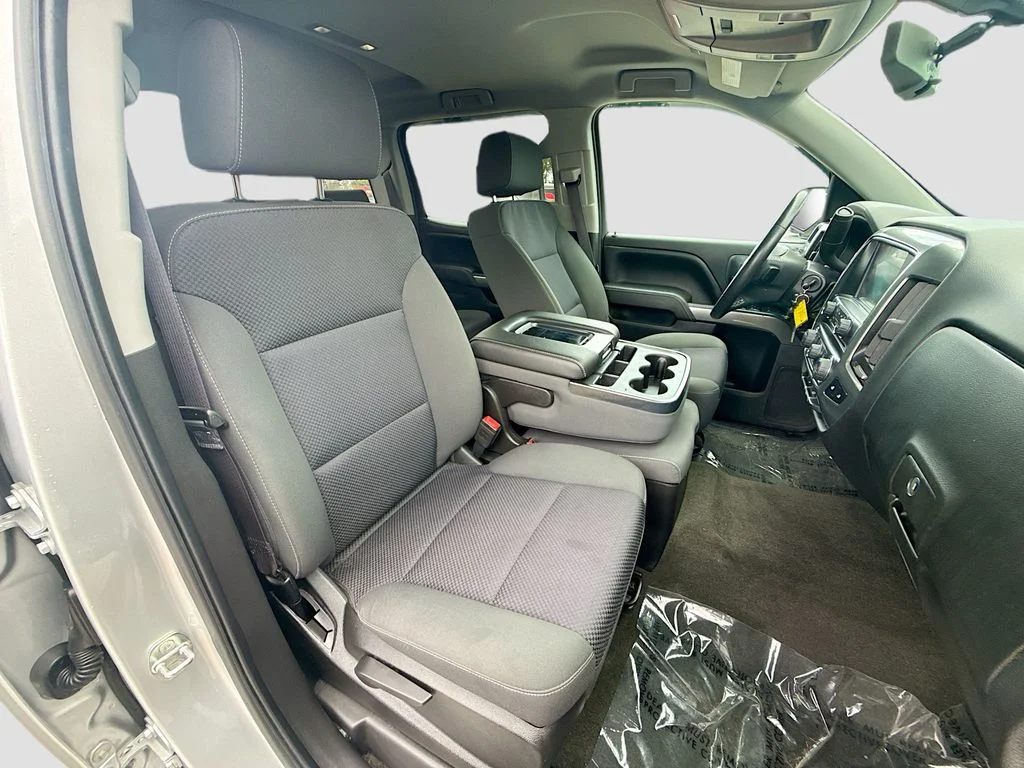 Used 2017 Silver Chevrolet LT image 27