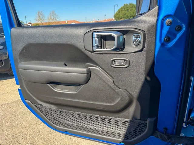 New 2026 Hydro Blue Pearl-Coat Exterior Paint Jeep Rubicon image 14