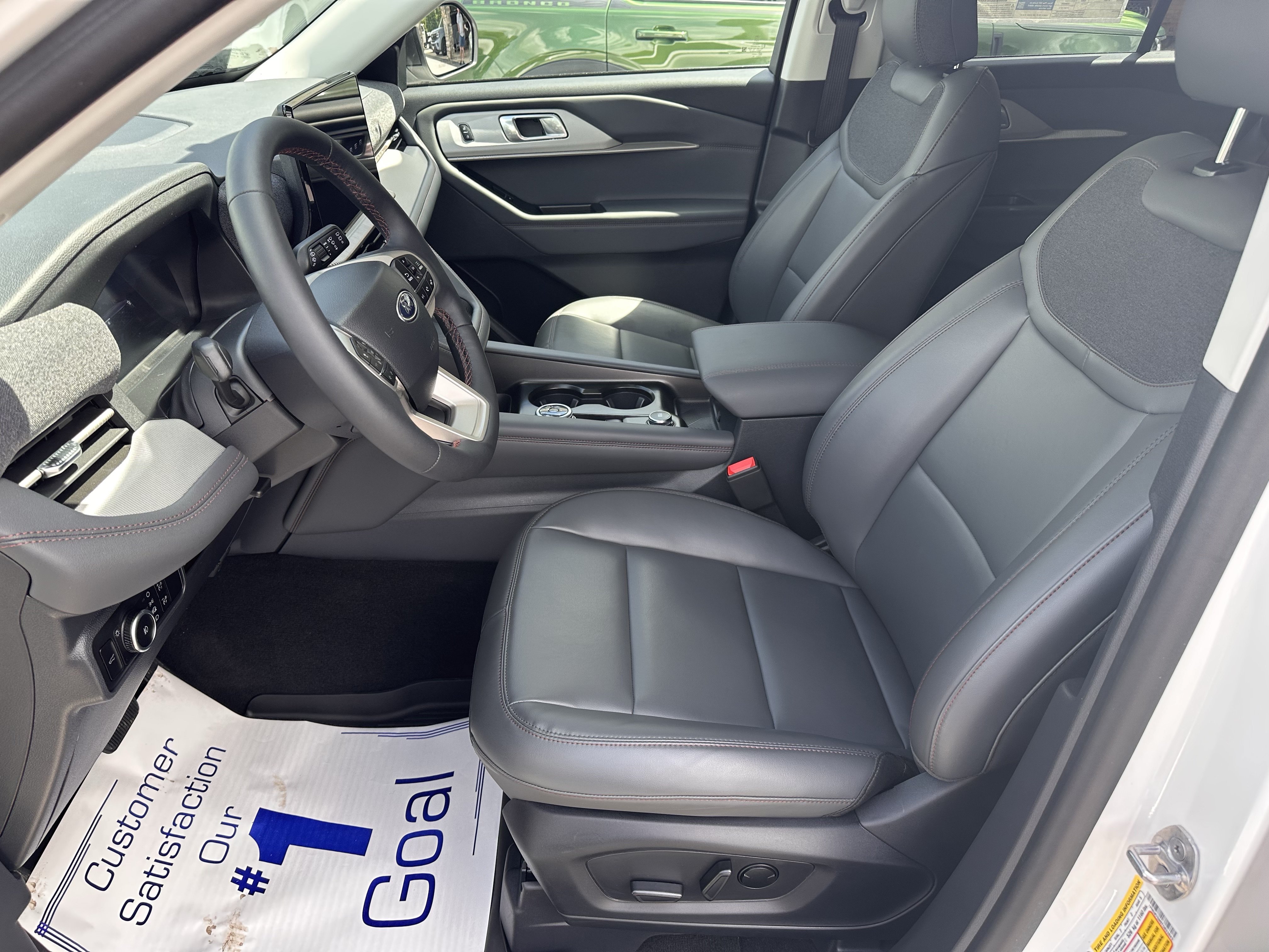 New 2026 Star White Metallic Tri-Coat Ford Active image 10