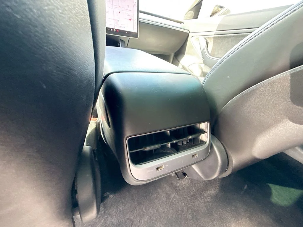 Used 2019  Tesla Standard Range Plus image 27