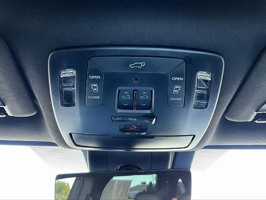 Used 2025 Wind Chill Pearl Toyota Platinum image 19