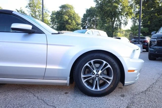 Used 2014 Silver Ford V6 Premium image 12