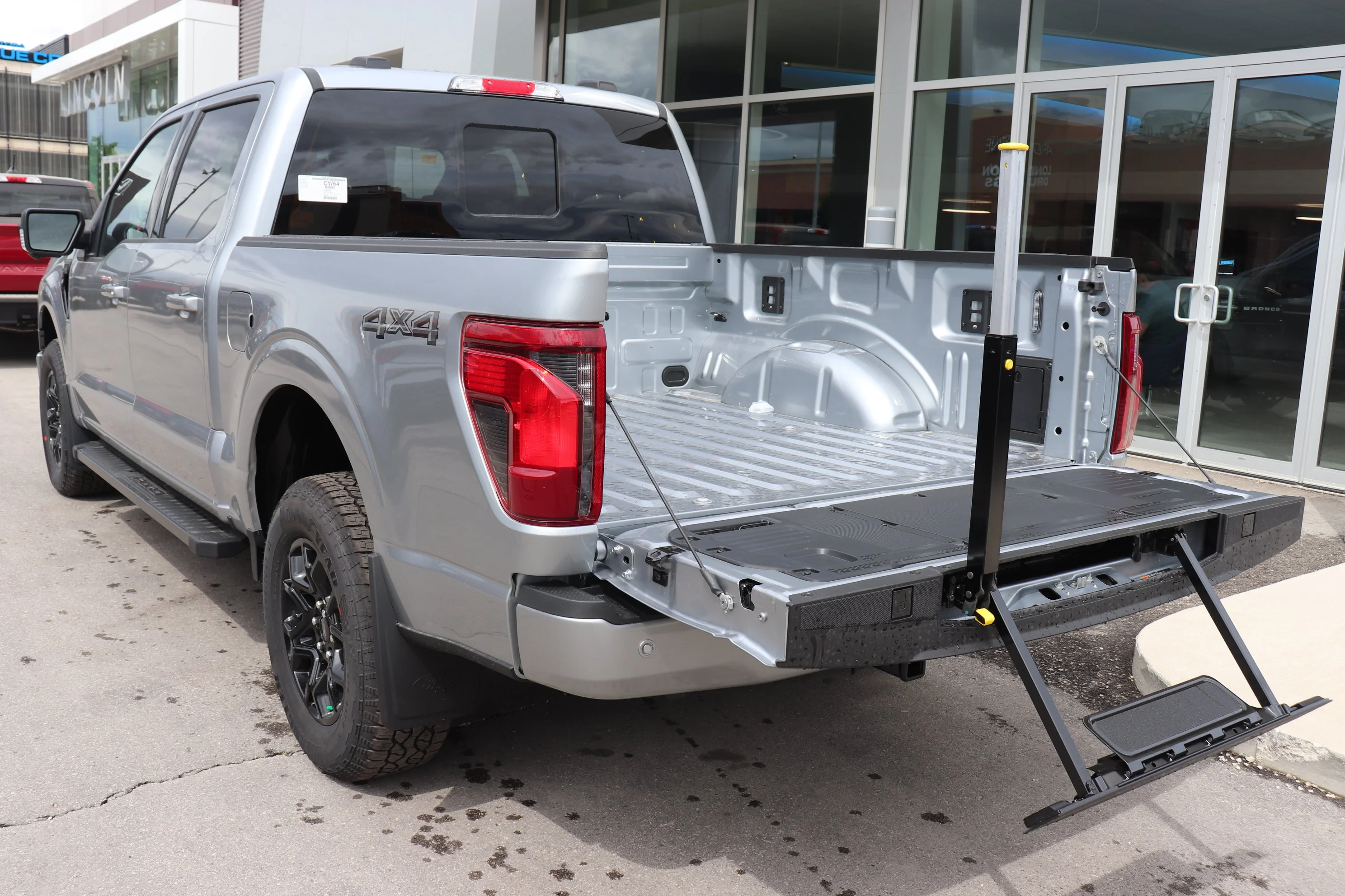 New 2026 ICONIC SILVER METALLIC Ford XLT image 4