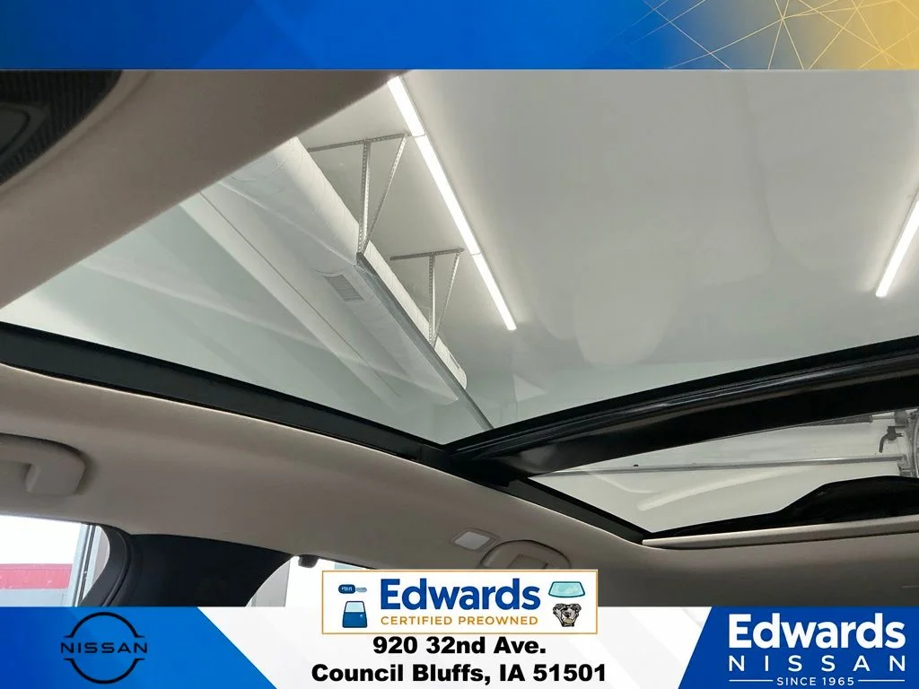 Used 2021 White INFINITI Sensory image 38