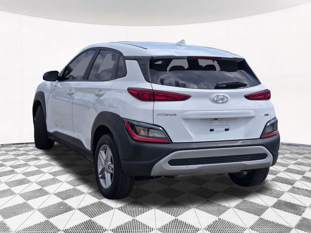 Used 2022 White Hyundai SE image 22