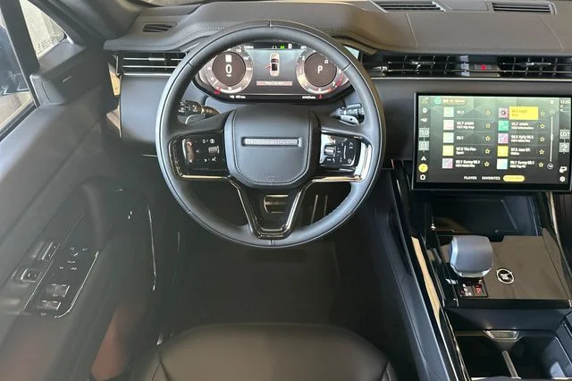 New 2026 Santorini Black Land Rover Dynamic SE image 13