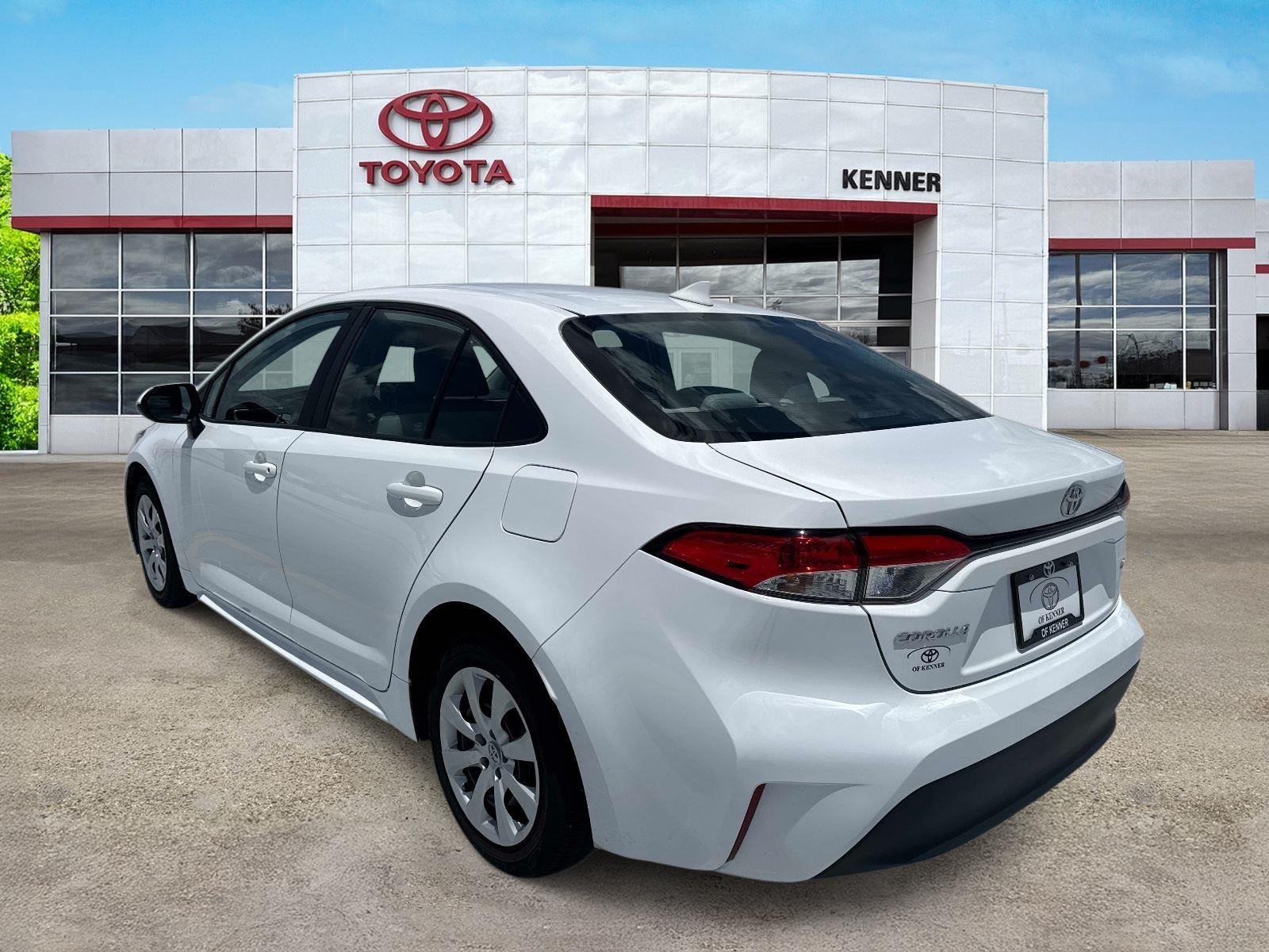 Used 2023 Ice Cap Toyota LE image 4