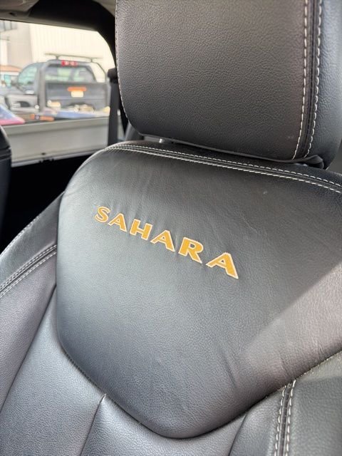Used 2013 White Jeep Sahara image 23