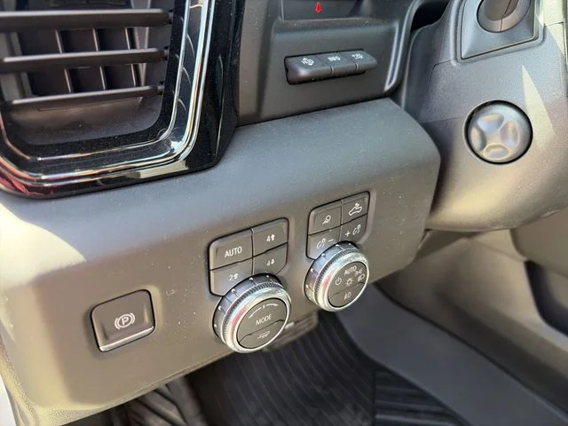 New 2026 White GMC AT4X image 17