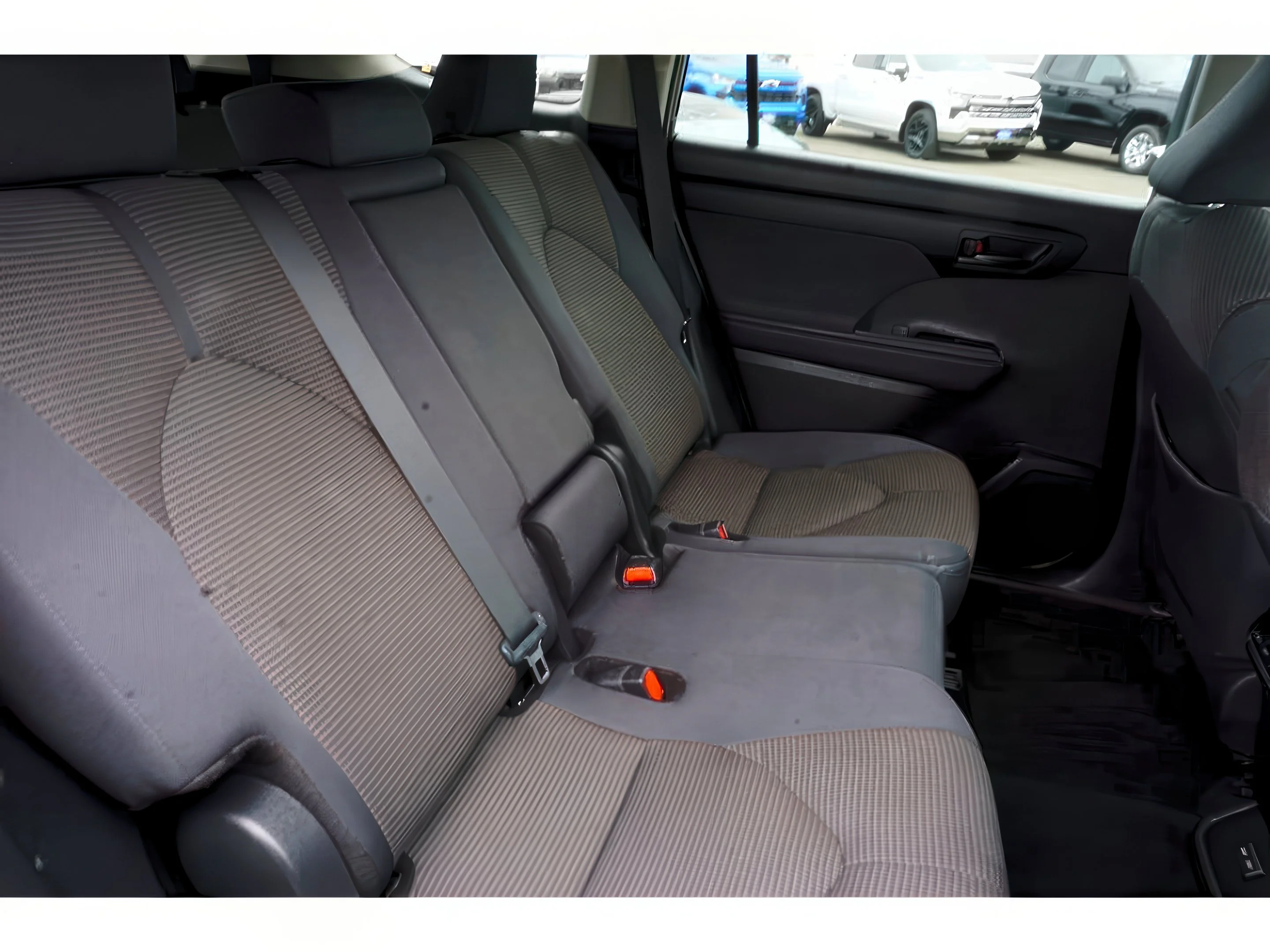 2024 Toyota Highlander LE - Photo 26
