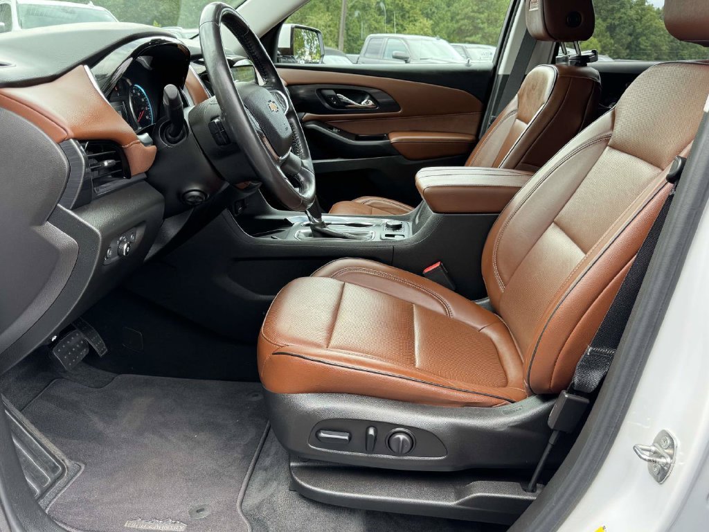 Used 2018 Beige Chevrolet High Country image 22