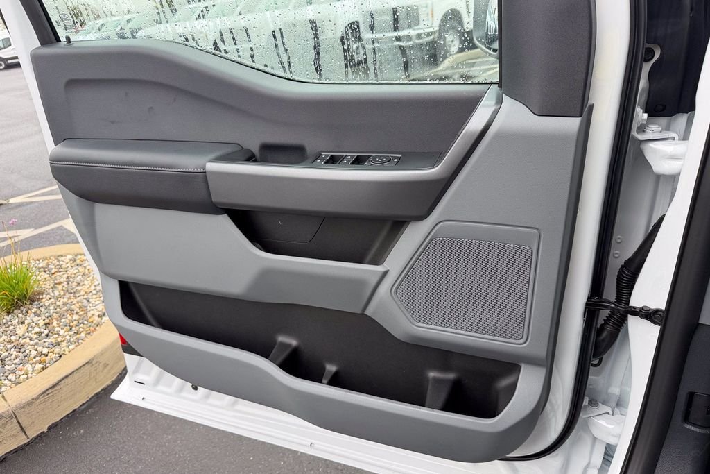New 2026 Oxford White Ford F-250® XLT image 18