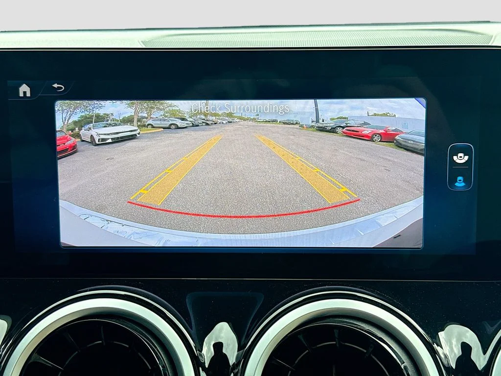 Used 2025  Mercedes-Benz GLB 250 image 14