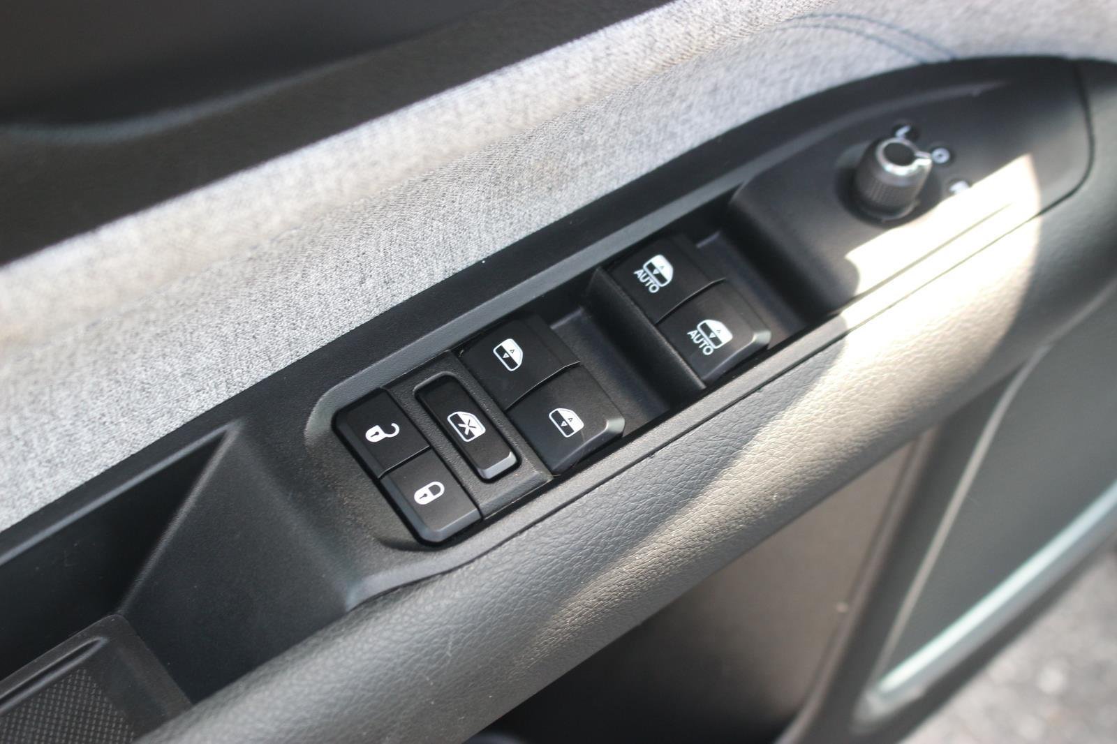 Used 2024 White Jeep Latitude image 13