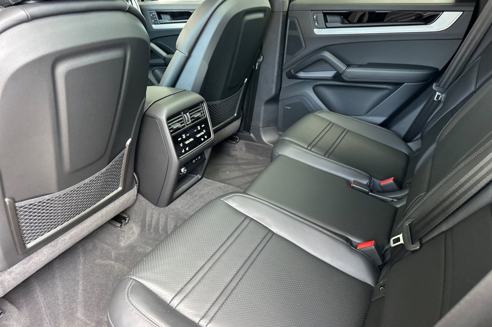 2026 Porsche Cayenne Coup S - Photo 13