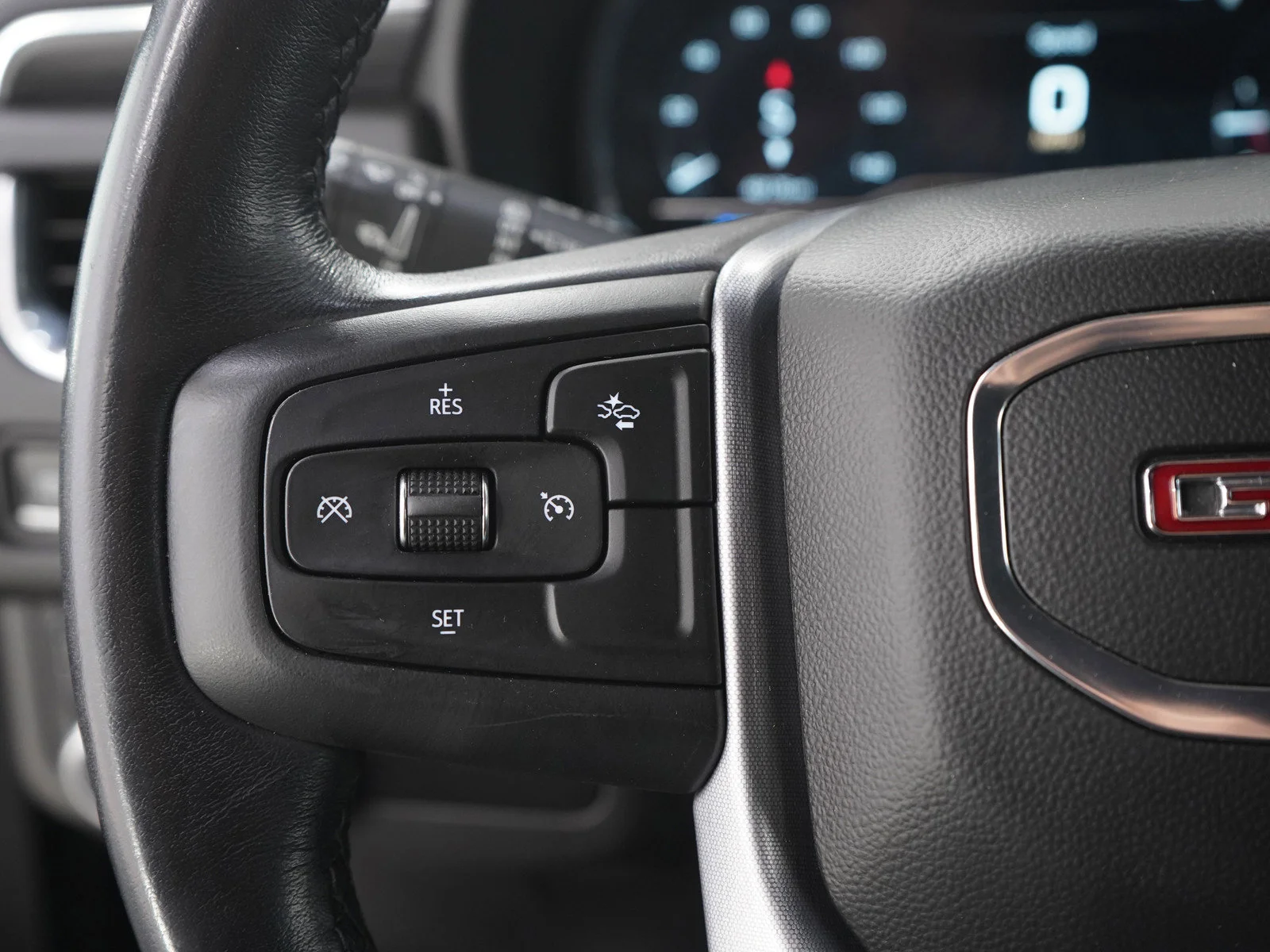 2022 GMC Yukon SLT - Photo 28