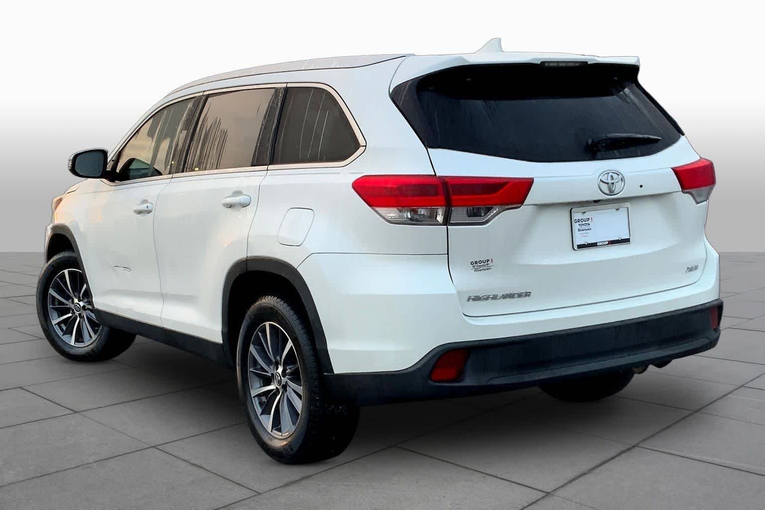Used 2019 Blizzard Pearl Toyota XLE image 13