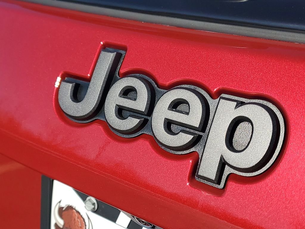 New 2026 Red Hot Pearlcoat Jeep Latitude image 6