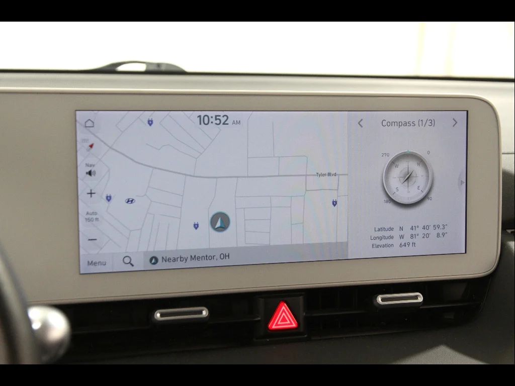 Certified Used 2024 Atlas White Hyundai SEL image 10