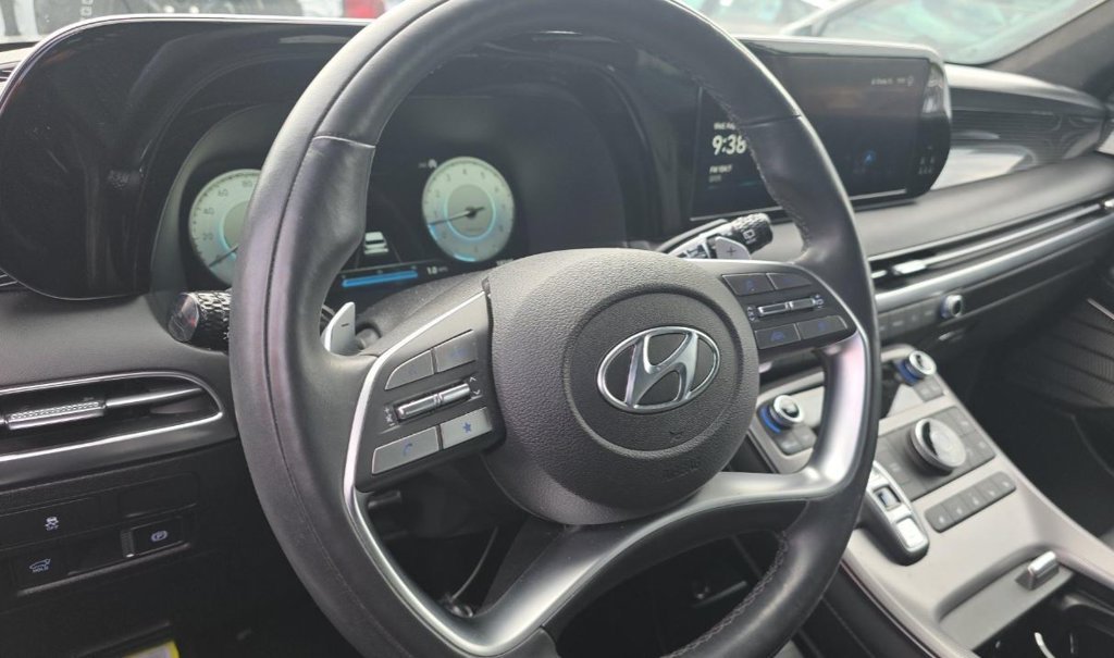 Used 2025 Silver Hyundai Calligraphy image 6