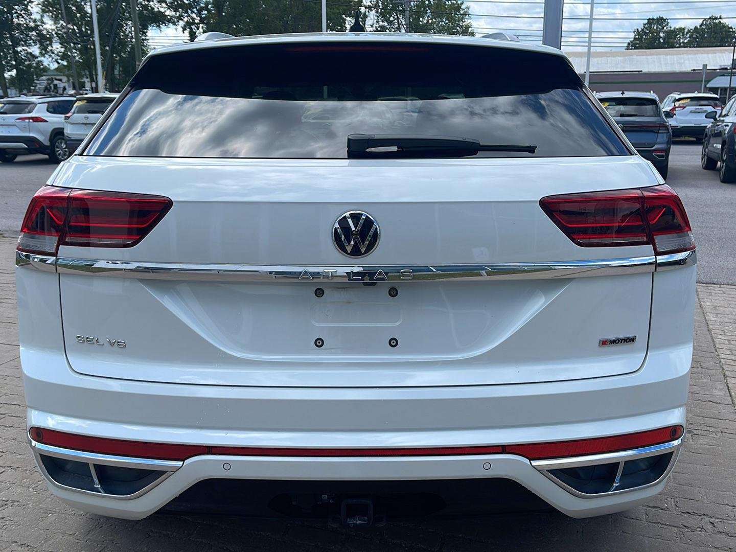 Used 2022 Oryx White Pearl Volkswagen 3.6L V6 SEL R-Line image 5