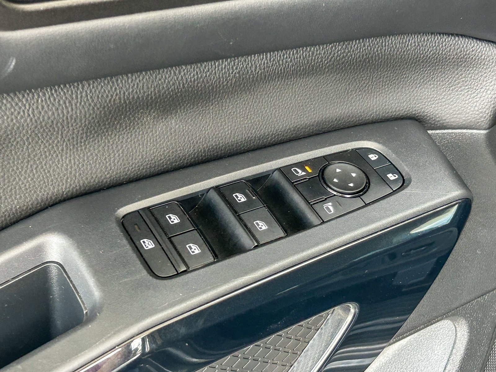 Used 2025 GUN METALLIC NISSAN SV image 25