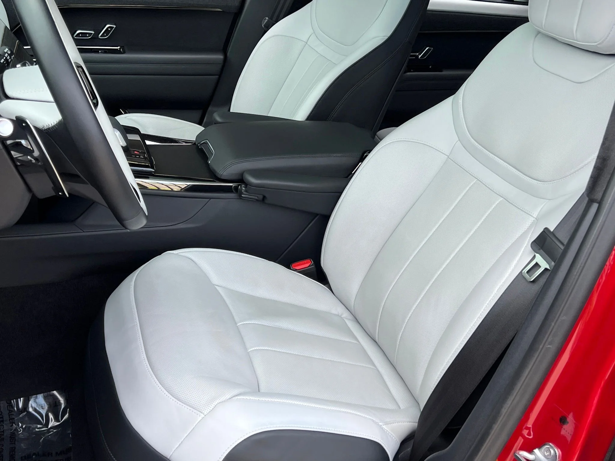 Used 2025 Red Land Rover Autobiography image 22