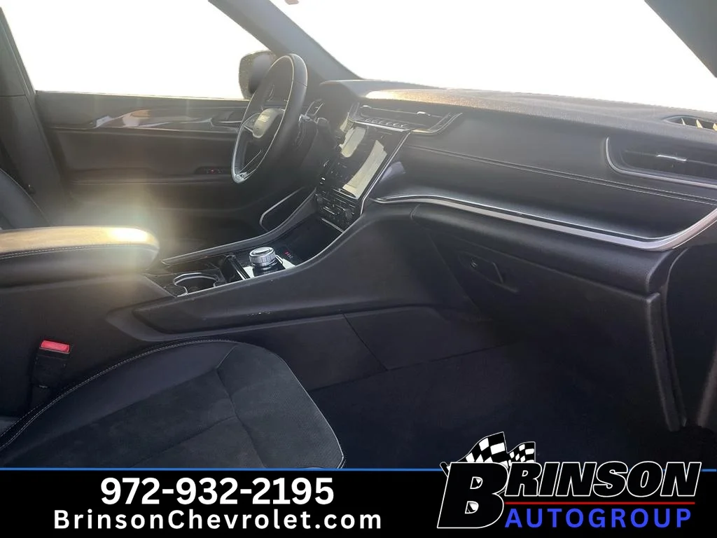 Used 2021 Diamond Black Crystal Pearlcoat Jeep Altitude image 5