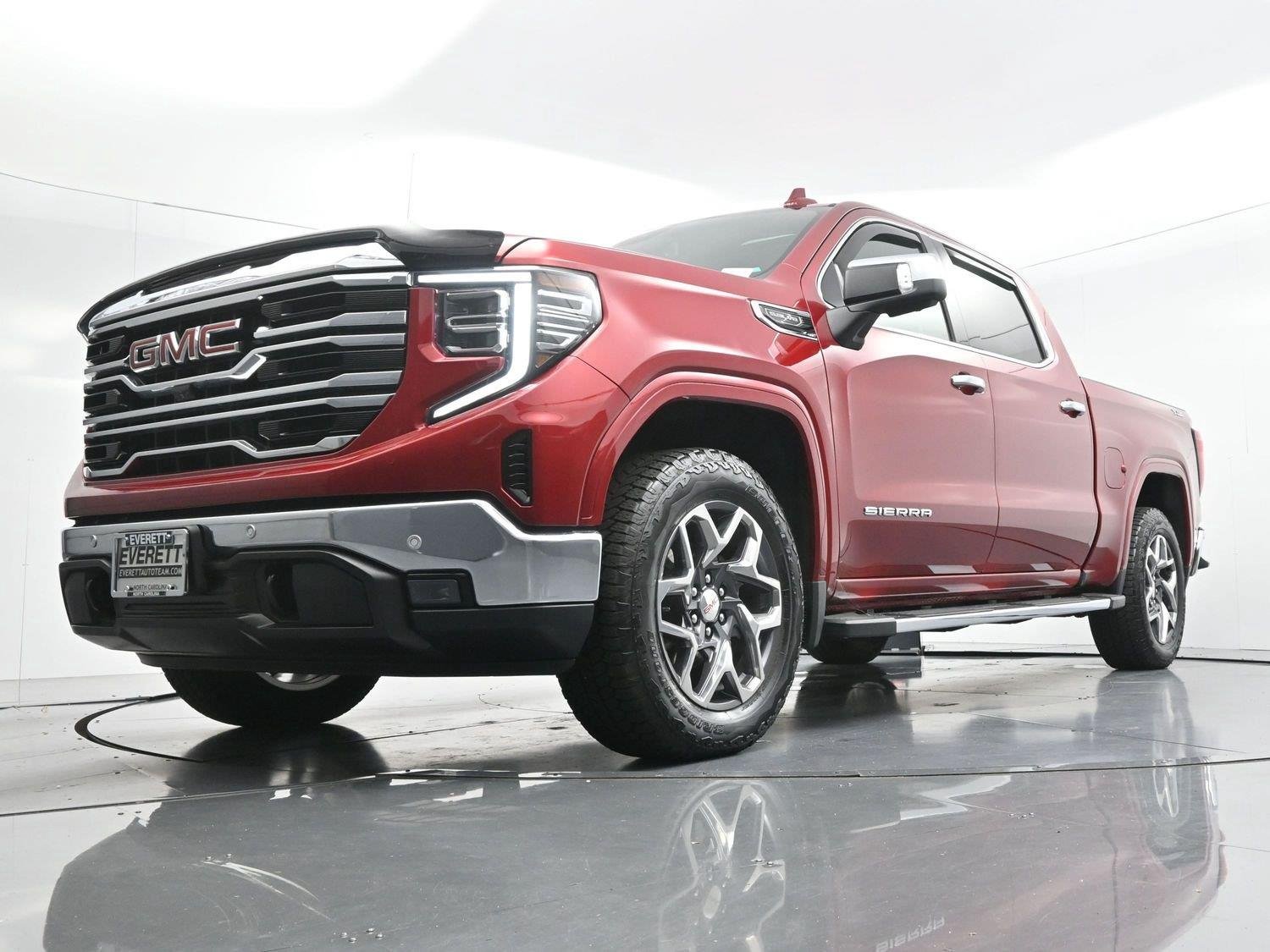 Used 2026 Volcanic Red Tintcoat GMC SLT image 44