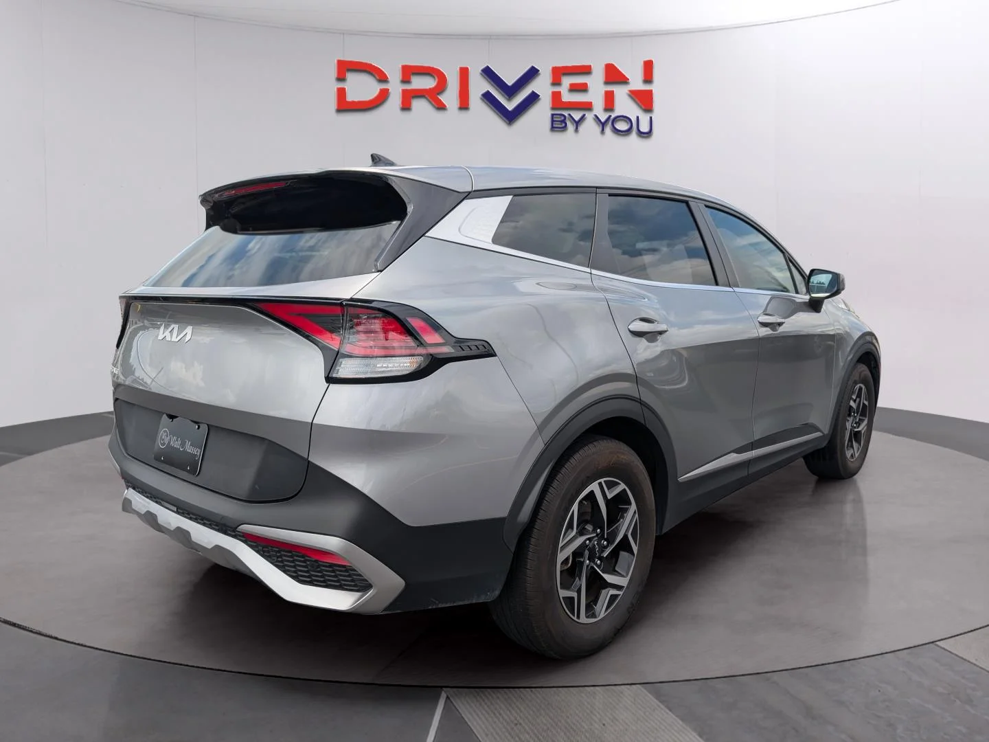Used 2025 Steel Gray Kia LX image 5