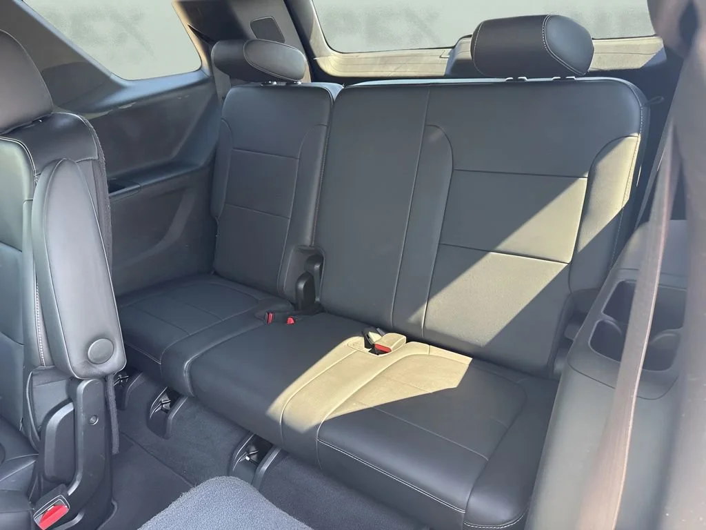 Used 2023 Summit White Chevrolet LT Leather image 13