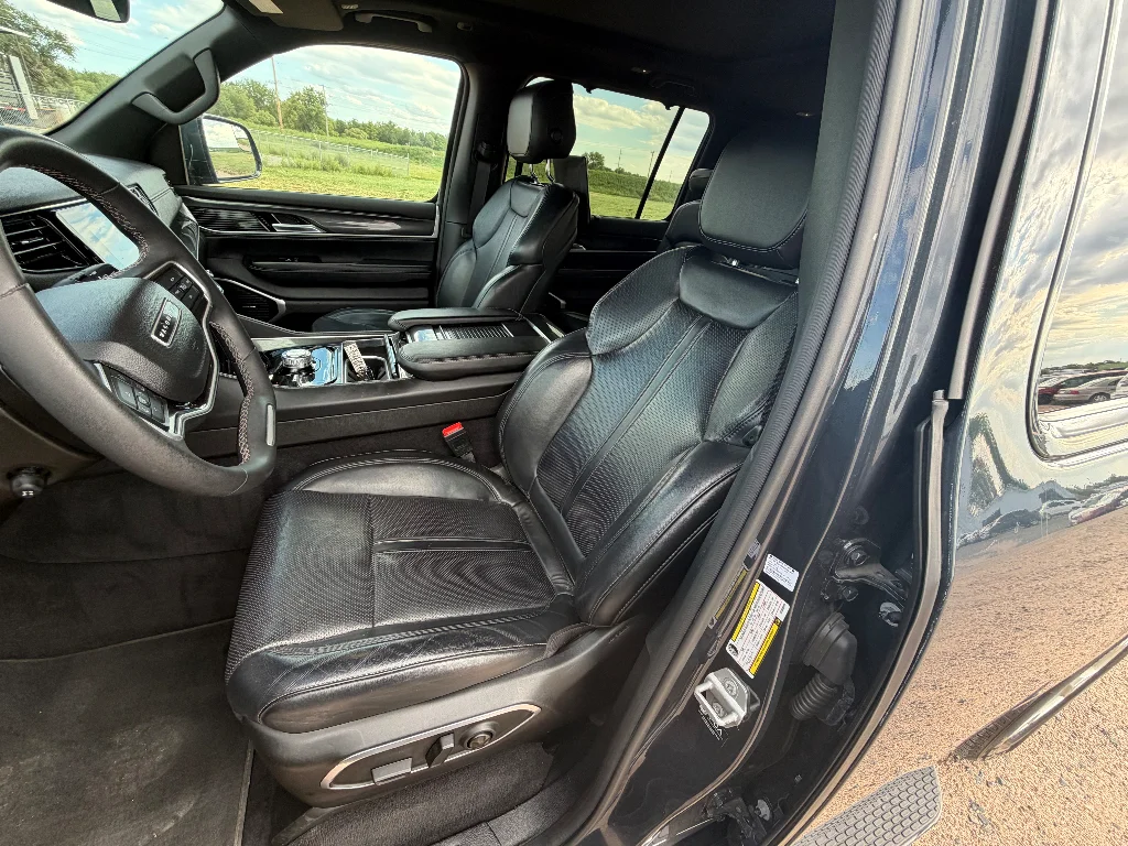 Used 2022 Baltic Gray Metallic Clearcoat Jeep Series I image 17