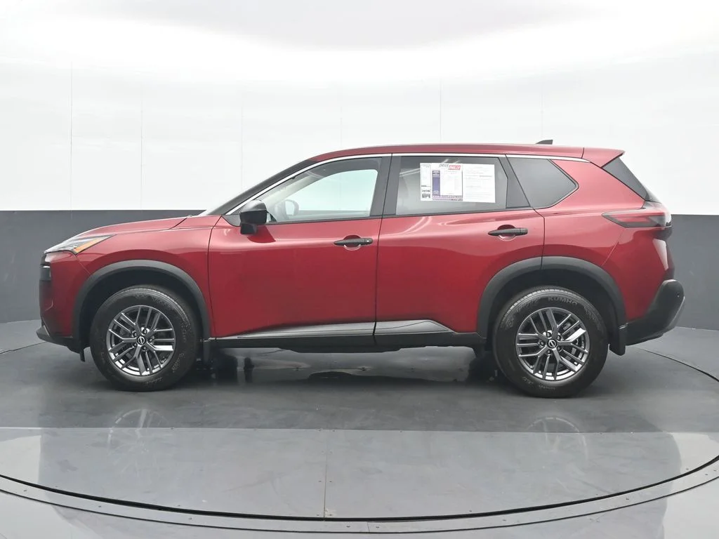 Used 2023 Red Nissan S image 3