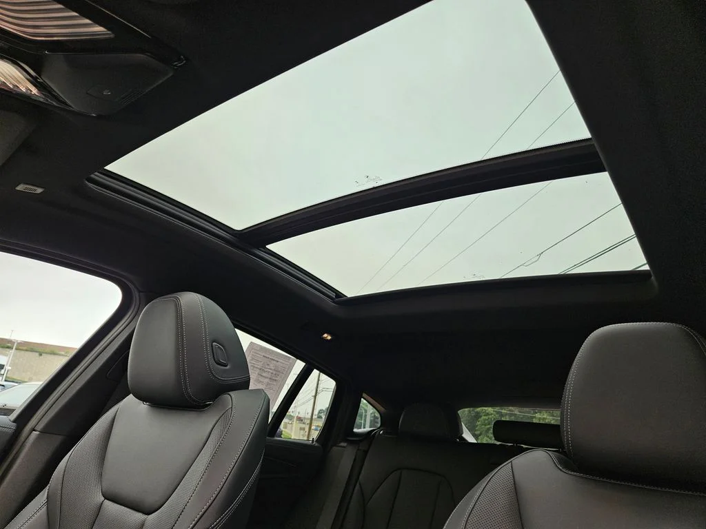 Used 2025 Alpine White BMW M40i image 40
