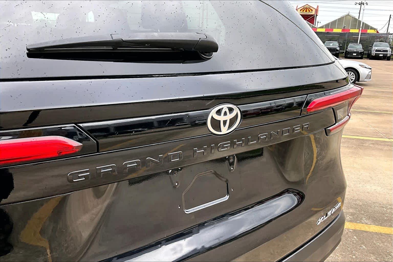 Used 2024 Midnight Black Metallic Toyota XLE image 30